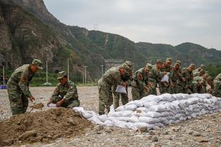 恩比德近两场面对约基奇场均砍44分12.5板7.5助 球队两战全胜！